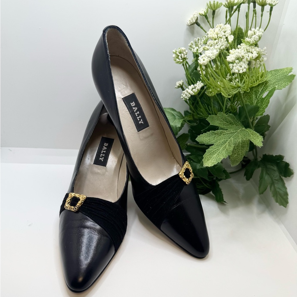NEW - Vintage Bally MAE Black Leather Pumps w/Gold Tone Buckle Accent 8.5 C
